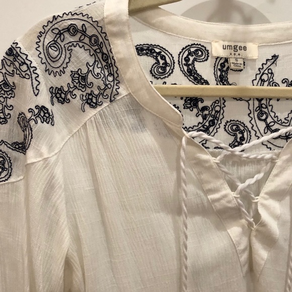 Umgee white embroidered blouse - Picture 5 of 5